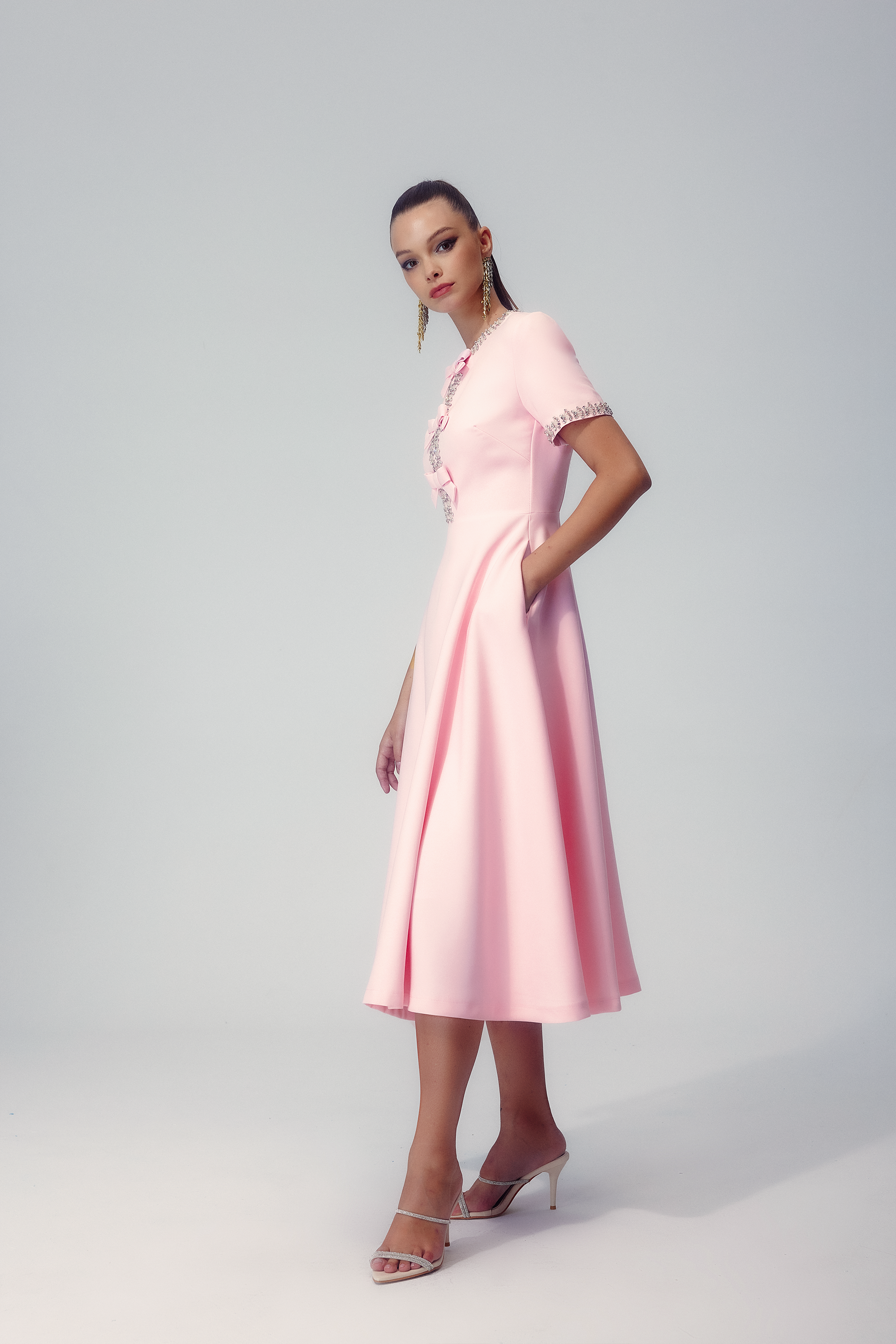 Vestito midi con fiocco Zoe e sterilgraniglie di cristallo