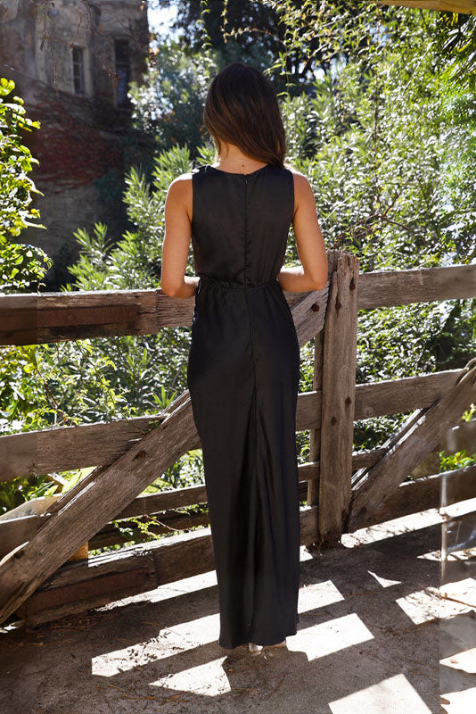 Vestito senza maniche con scollo a V profondo e schiena scoperta