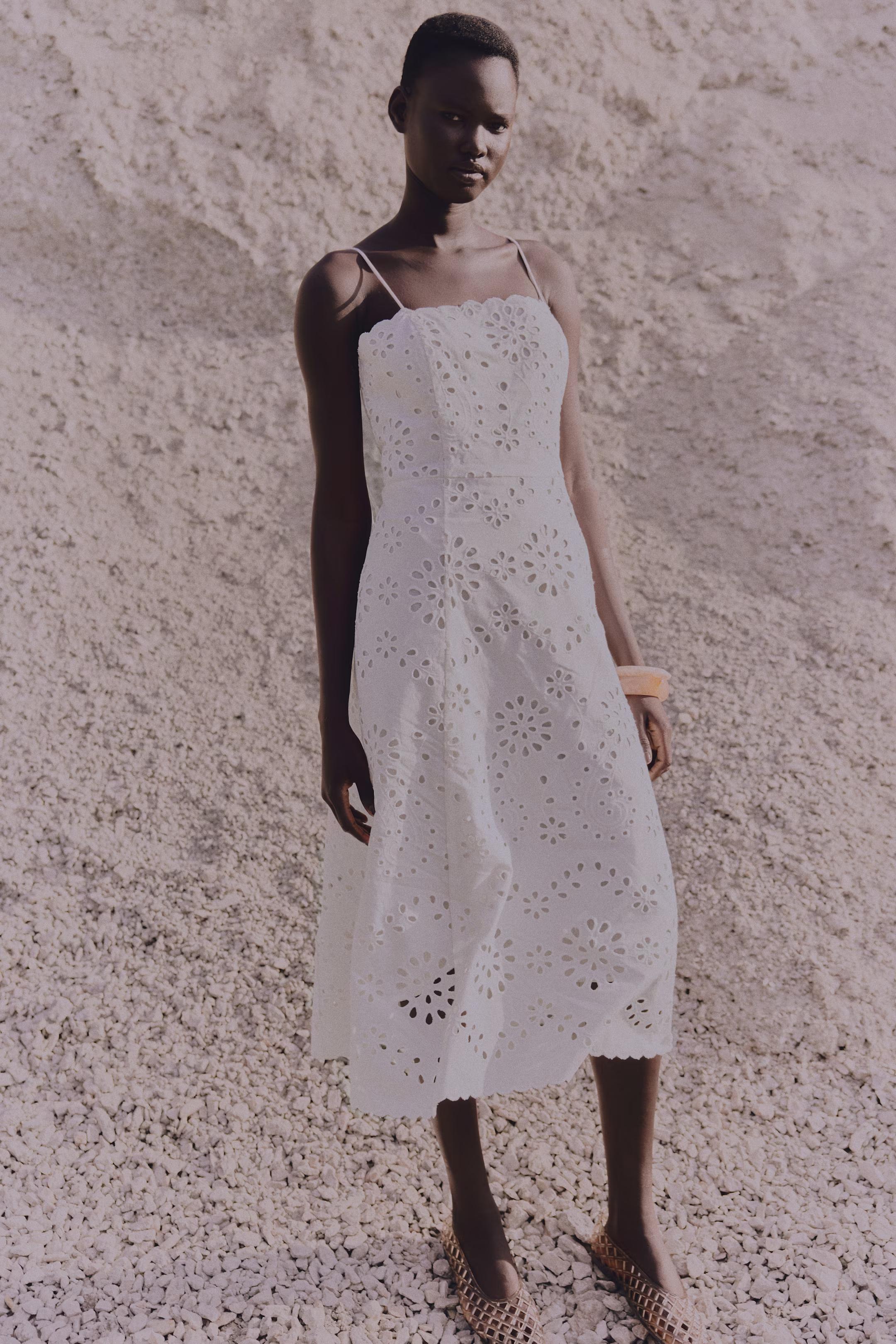 Vestito Midi bianco con spacchi e spalline a spaghetto