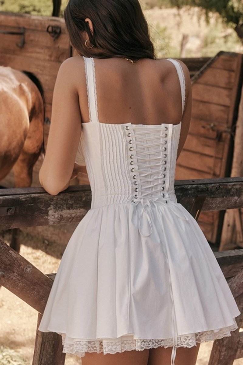 Corpetto in pizzo Agnes con vestito mini svasato