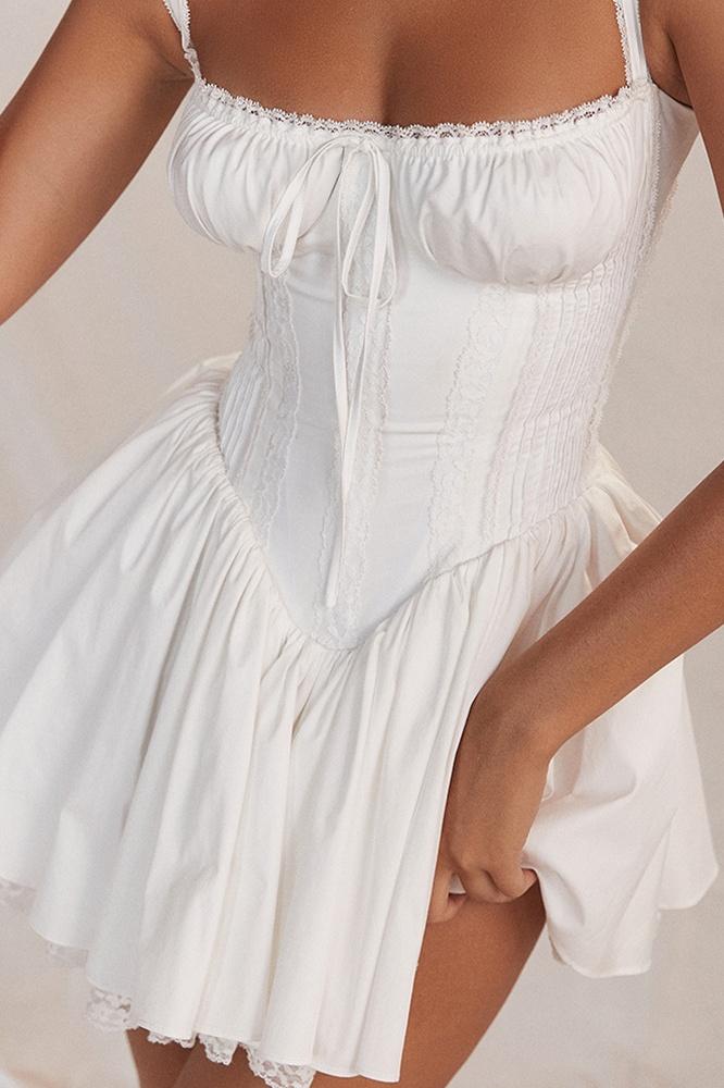 Corpetto in pizzo Agnes con vestito mini svasato