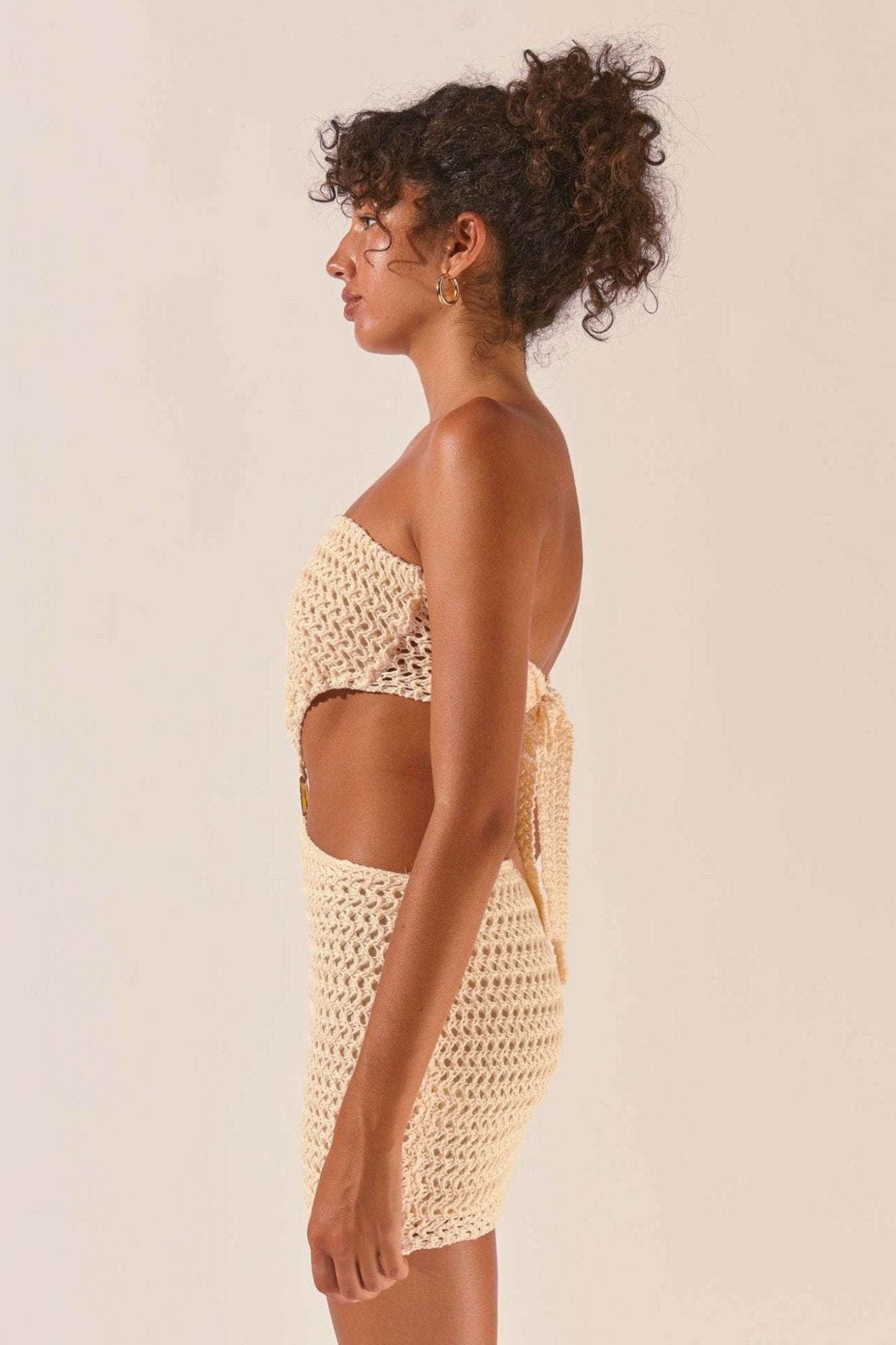 Vestito Mini Corto Senza Spalline con Taglio e Trama in Crochet Edna
