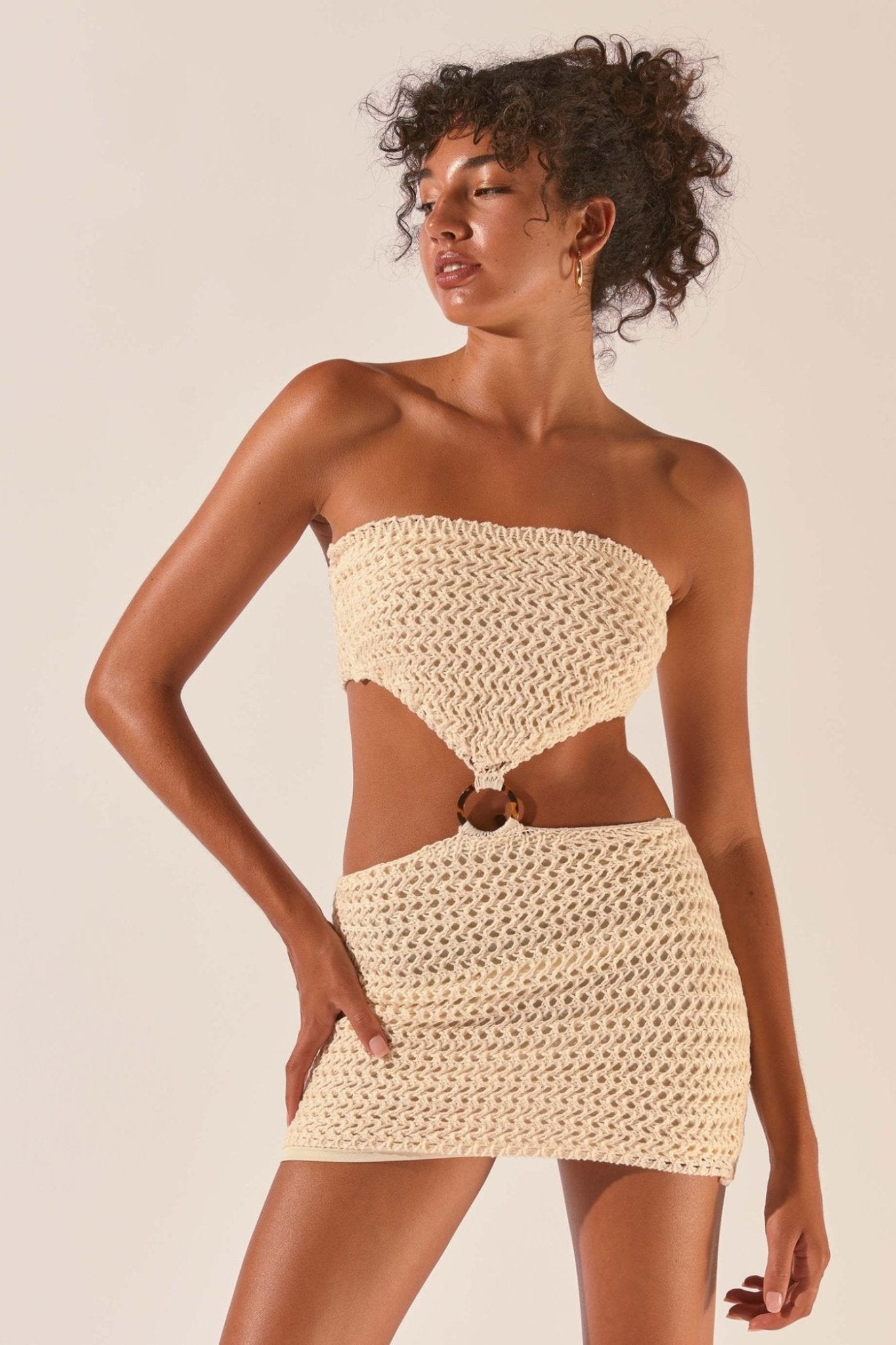 Vestito Mini Corto Senza Spalline con Taglio e Trama in Crochet Edna