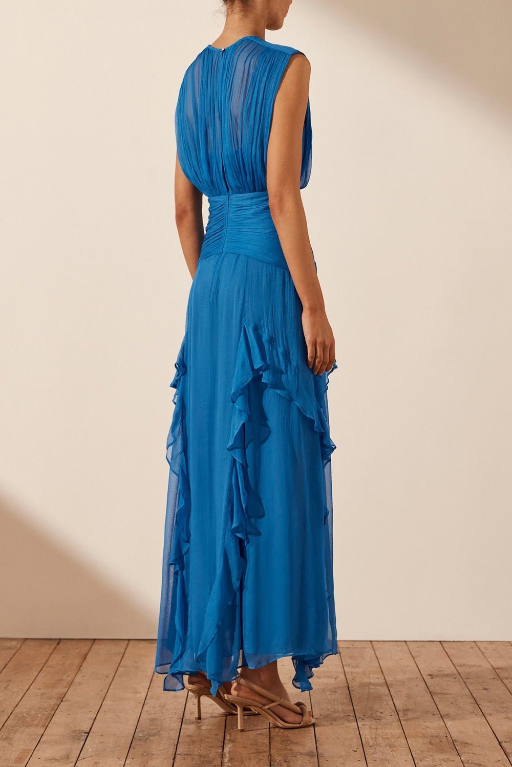 Vestito lungo maxi plissettato con scollo rotondo e volant Eileen