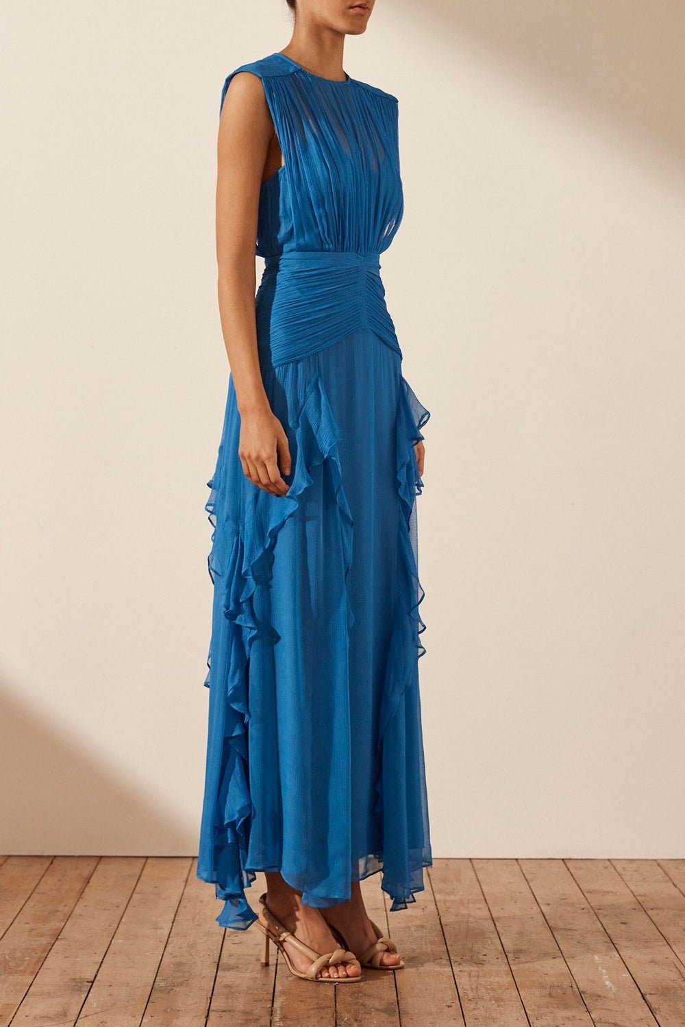Vestito lungo maxi plissettato con scollo rotondo e volant Eileen