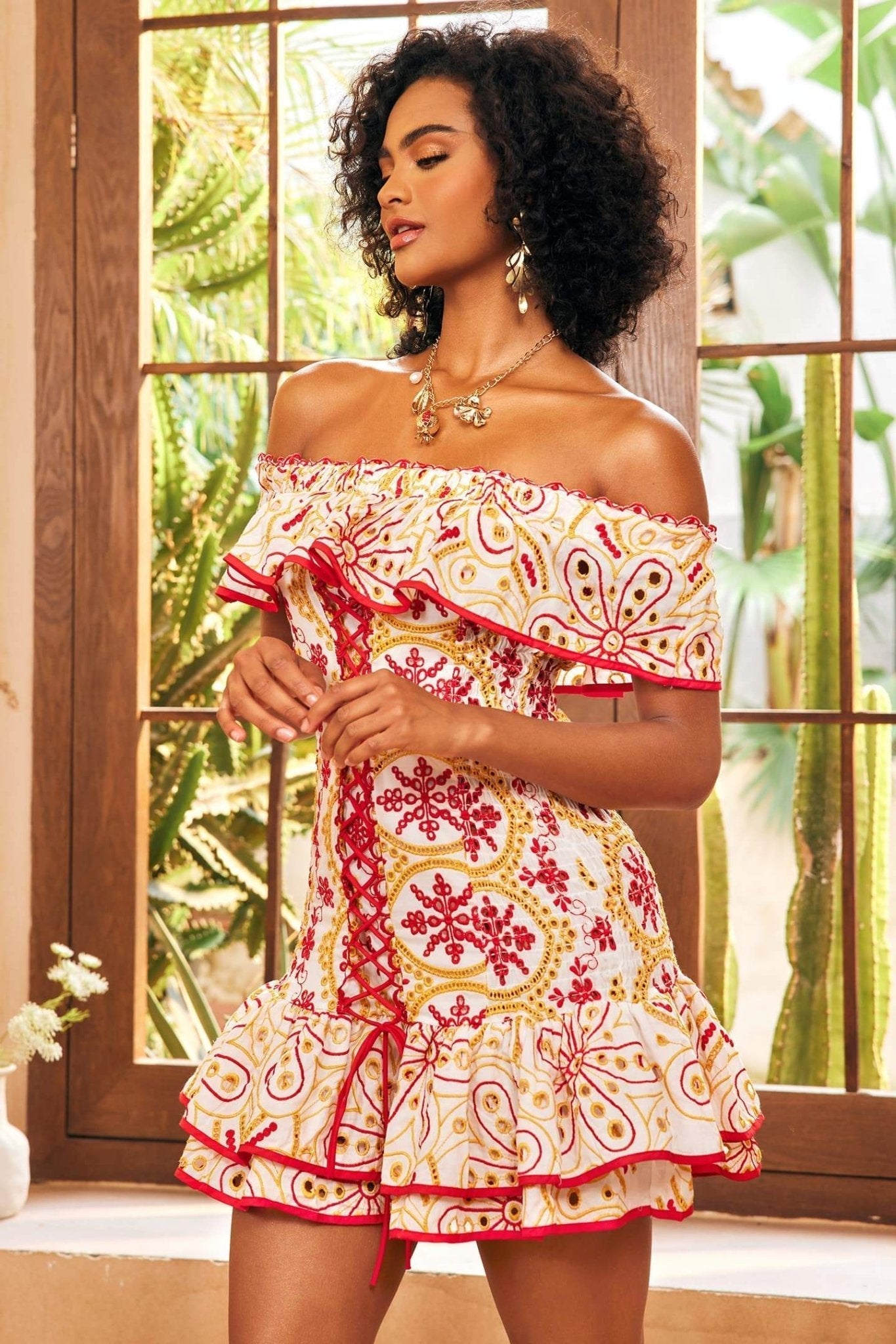 Vestito Mini con Scollo a Spalle Scoperte Ricamato e Stamato Fiona
