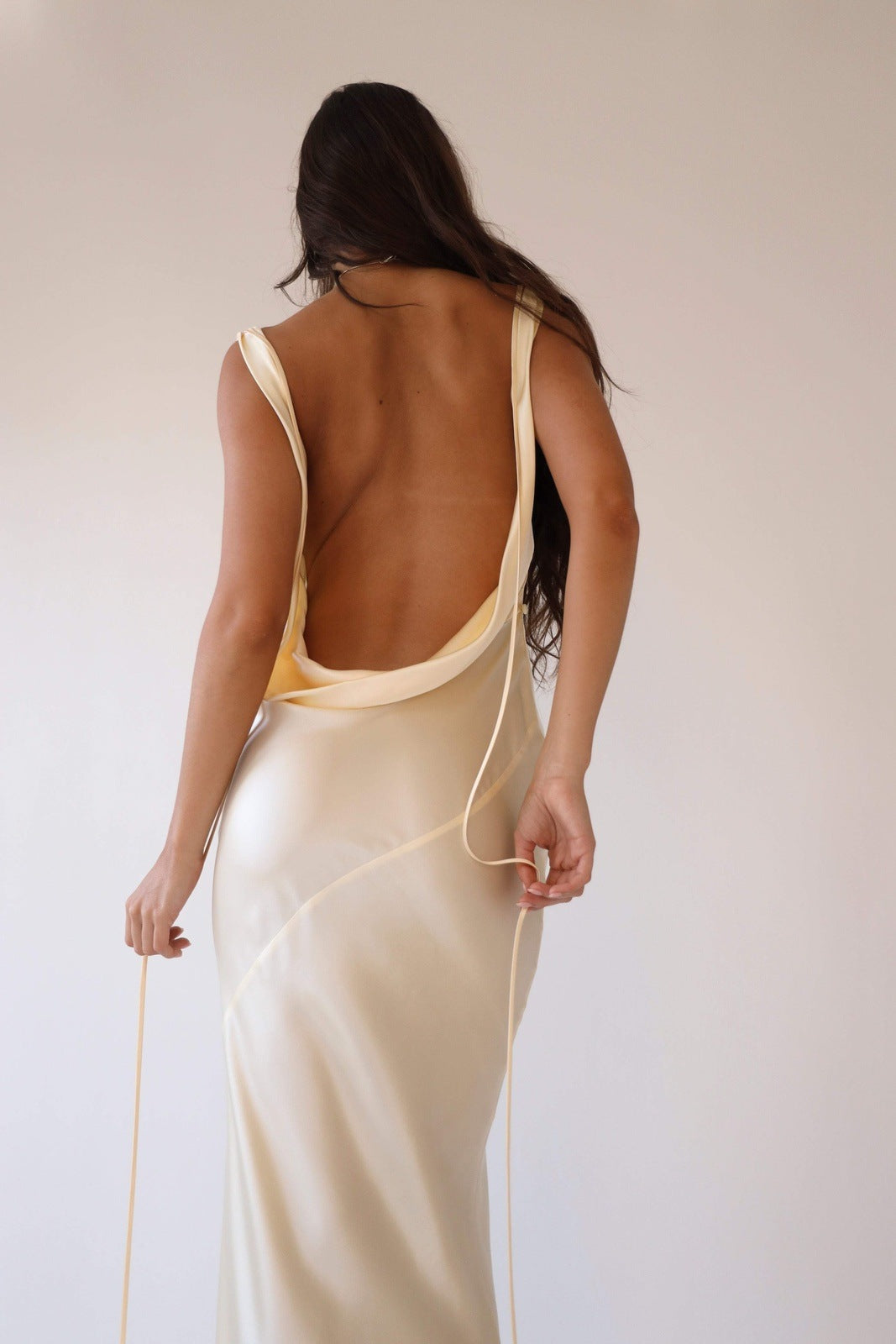 Vestito lungo in raso con spalle scoperte Persis Cowls