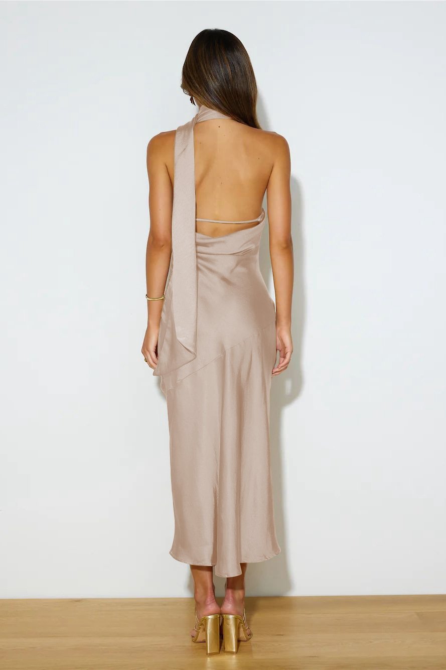 Vestito Midi in Satin con Collare a Cappuccio e Dritto