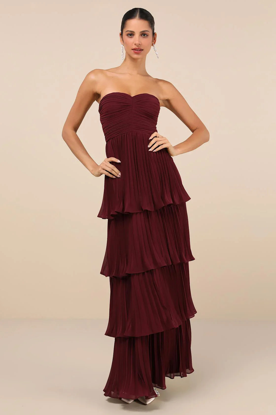 Vestito lungo a livelli senza spalline color prugna