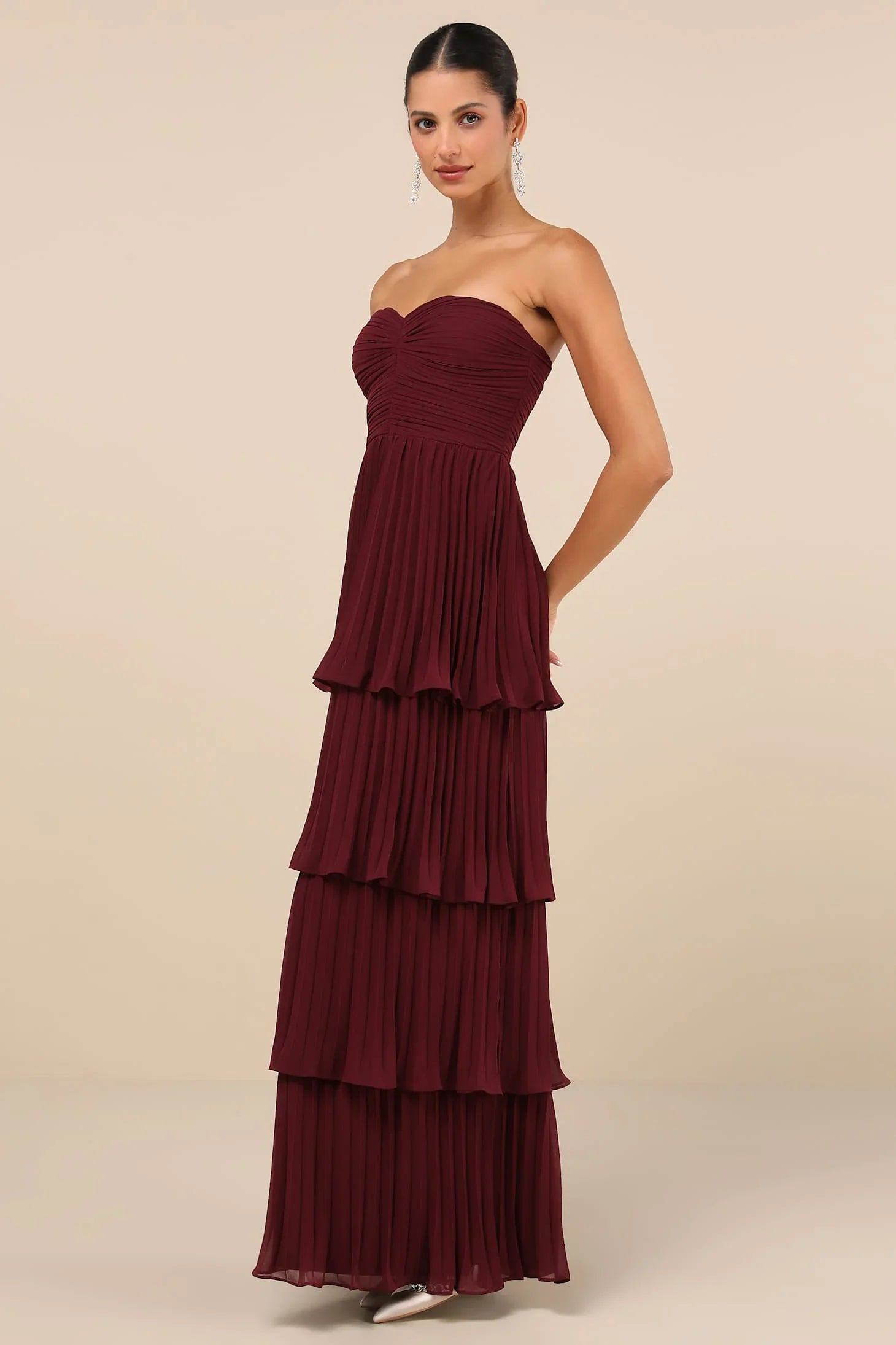 Vestito lungo a livelli senza spalline color prugna