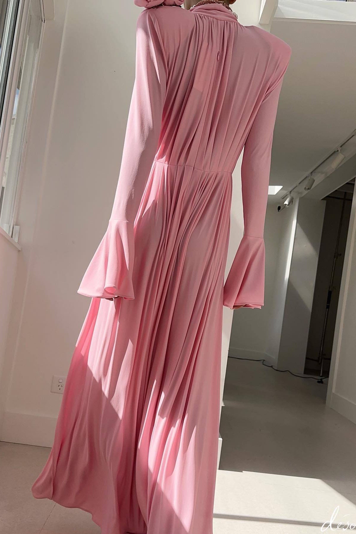 Vestito lungo di lusso vintage con scollo a V profondo a halter con taglio a rete e motivo floreale 3D