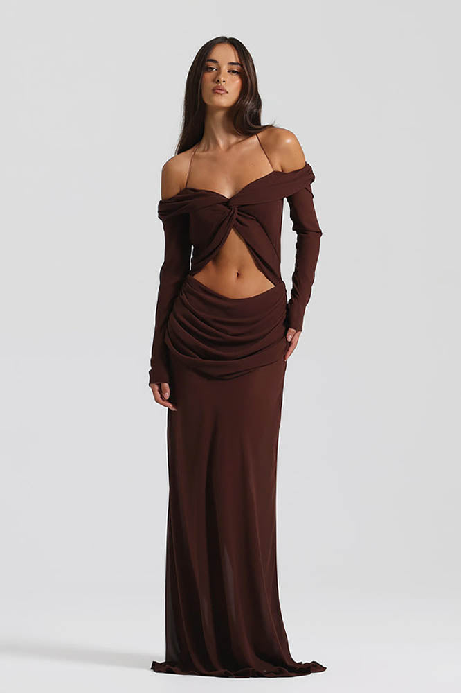 Vestito con scollo a spalle scoperte di grazia al chiaro di luna