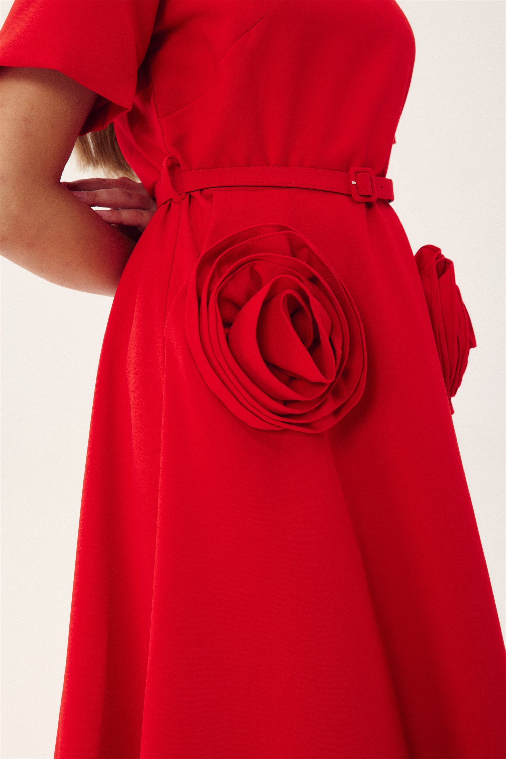 Vestito Midi con Applicazioni Floreali e Maniche Corte Grace