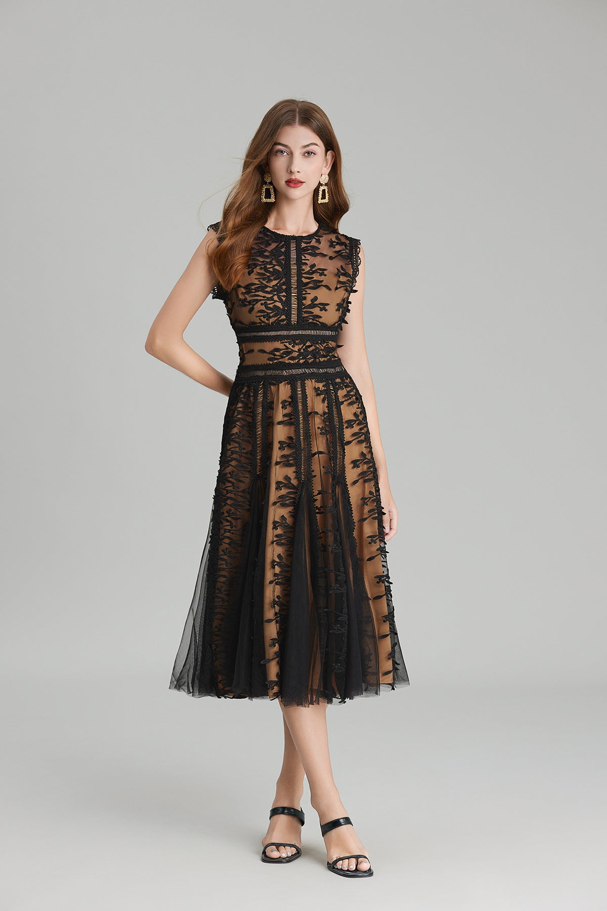 Vestito Midi in Pizzo con Collo Rotondo Maëlle Beige