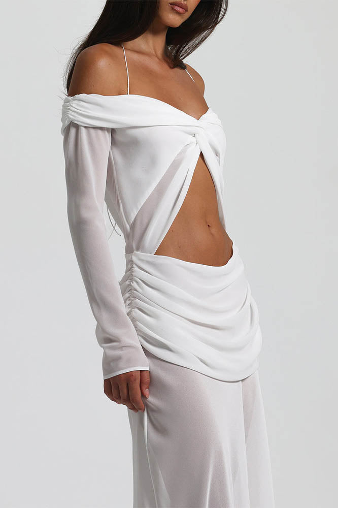 Vestito con scollo a spalle scoperte di grazia al chiaro di luna