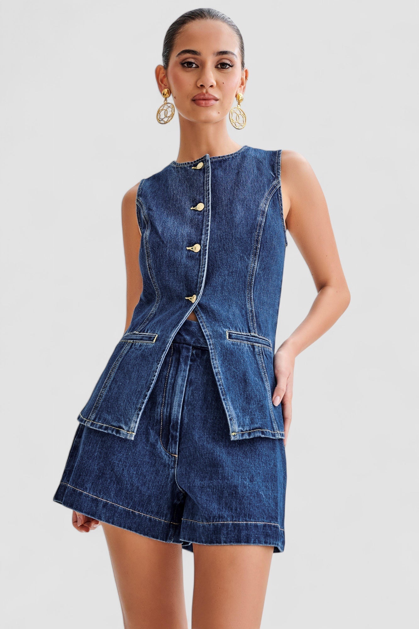 Set di jeans alla moda con bottoni