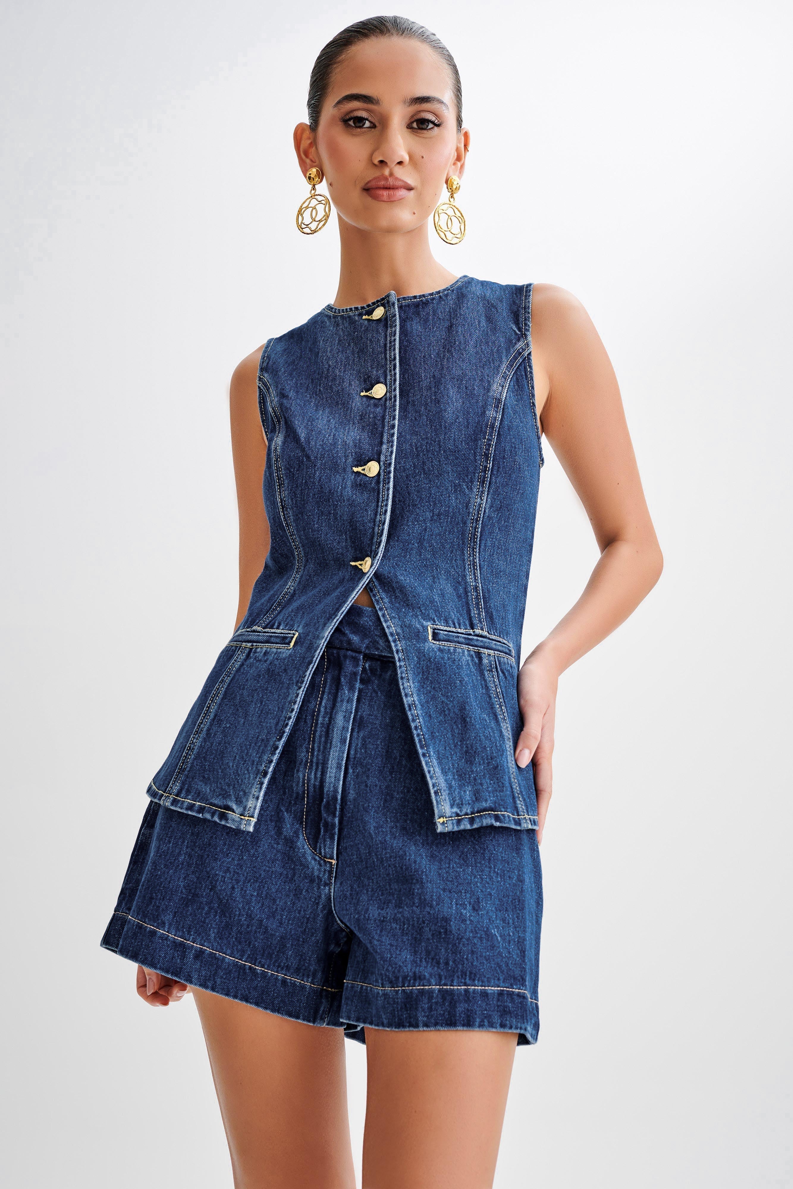 Set di jeans alla moda con bottoni