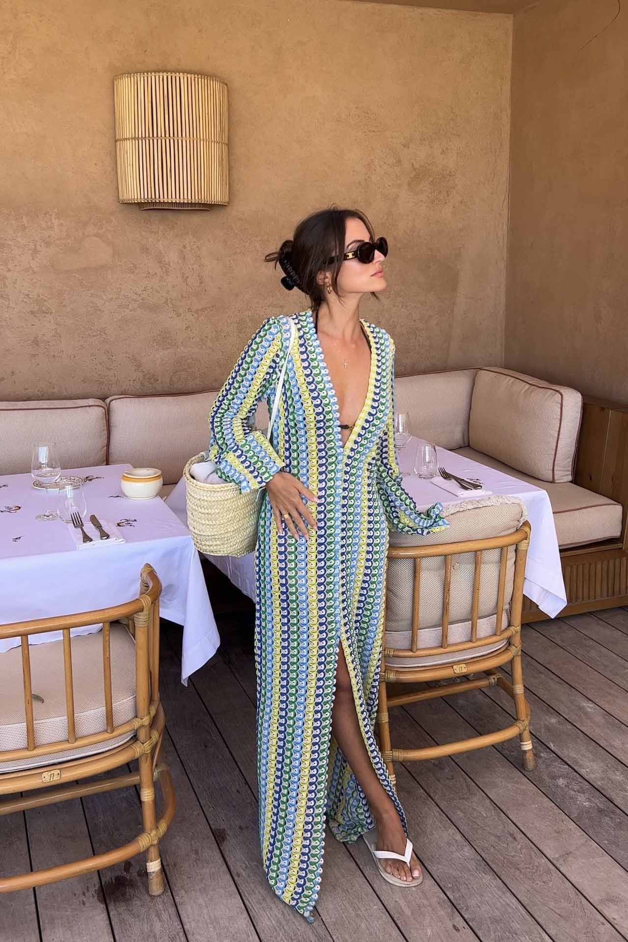 Vestito lungo bohémien con scollo a V, maniche a campana, motivo a onde a righe e crochet per vacanze in spiaggia
