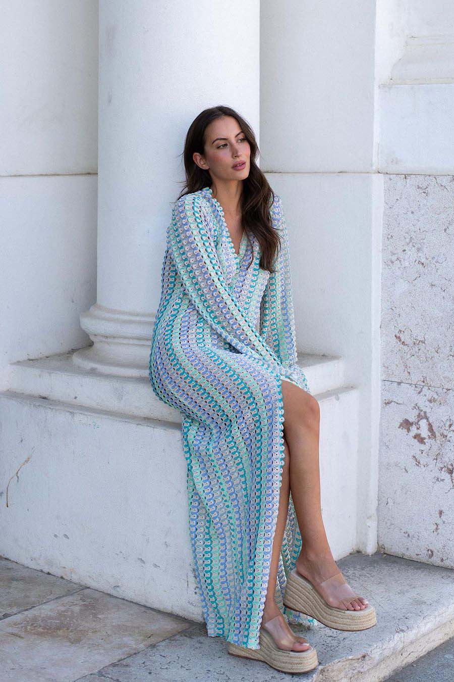 Vestito lungo bohémien con scollo a V, maniche a campana, motivo a onde a righe e crochet per vacanze in spiaggia