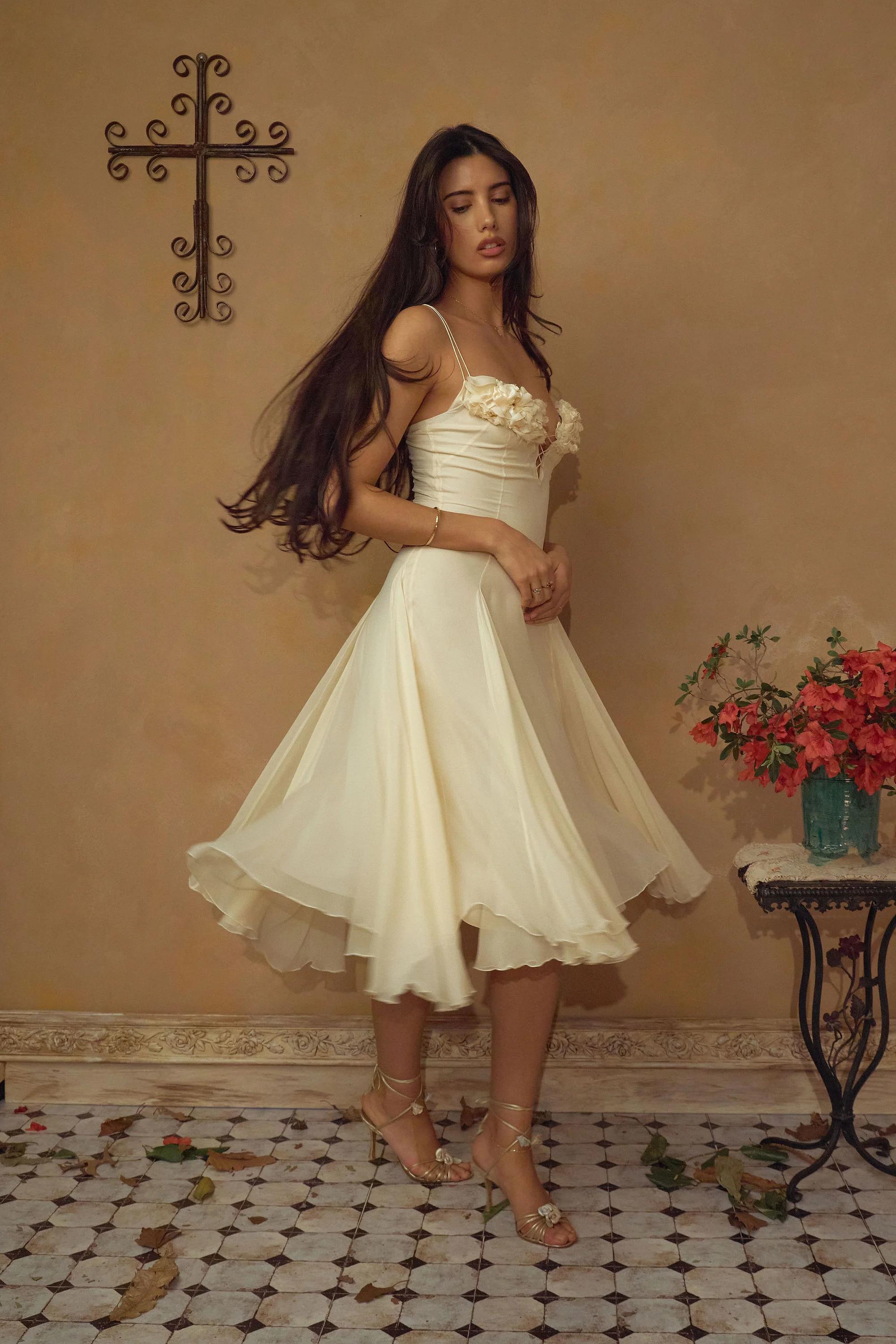Vestito midi camicetta impreziosito con fiori