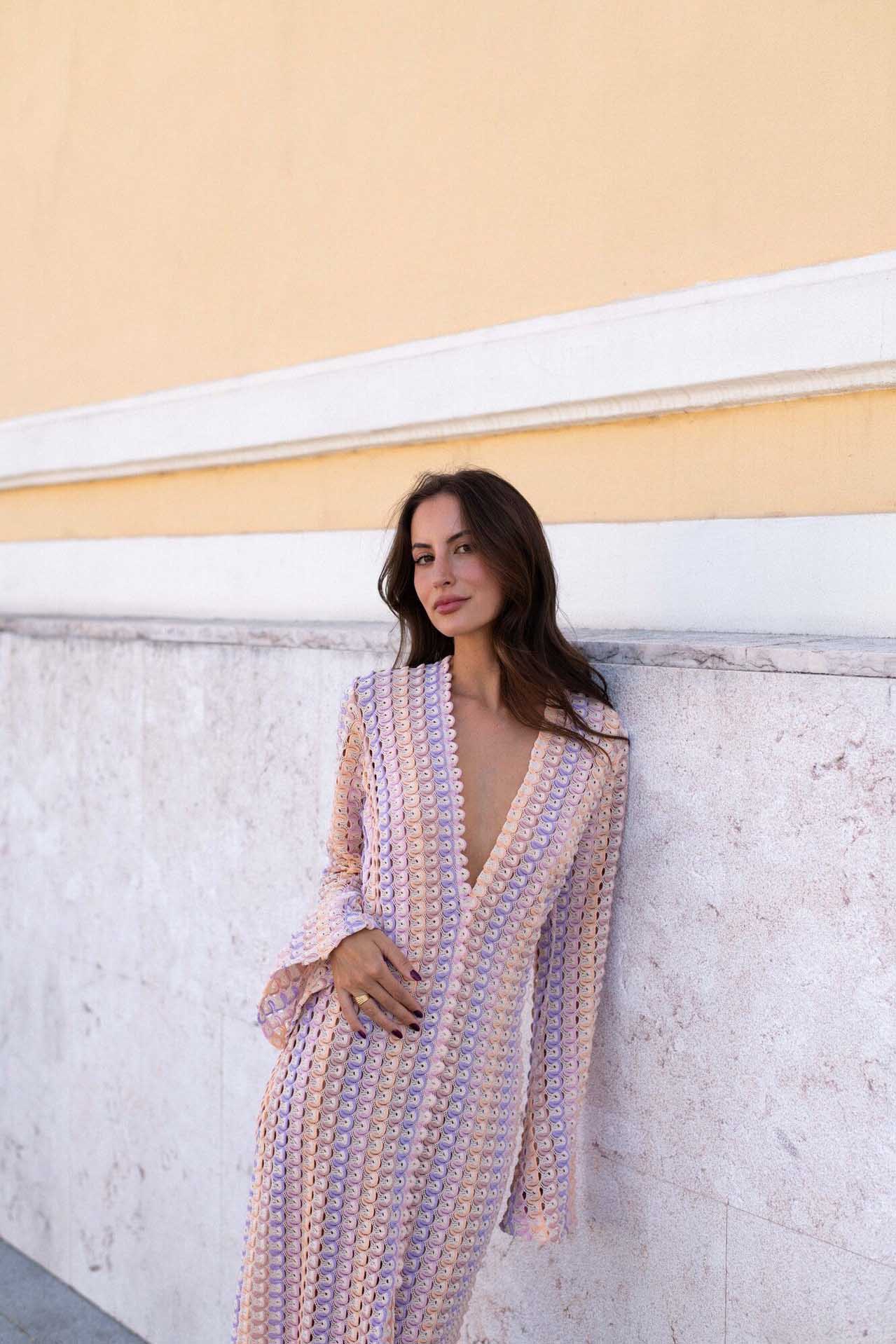 Vestito lungo bohémien con scollo a V, maniche a campana, motivo a onde a righe e crochet per vacanze in spiaggia