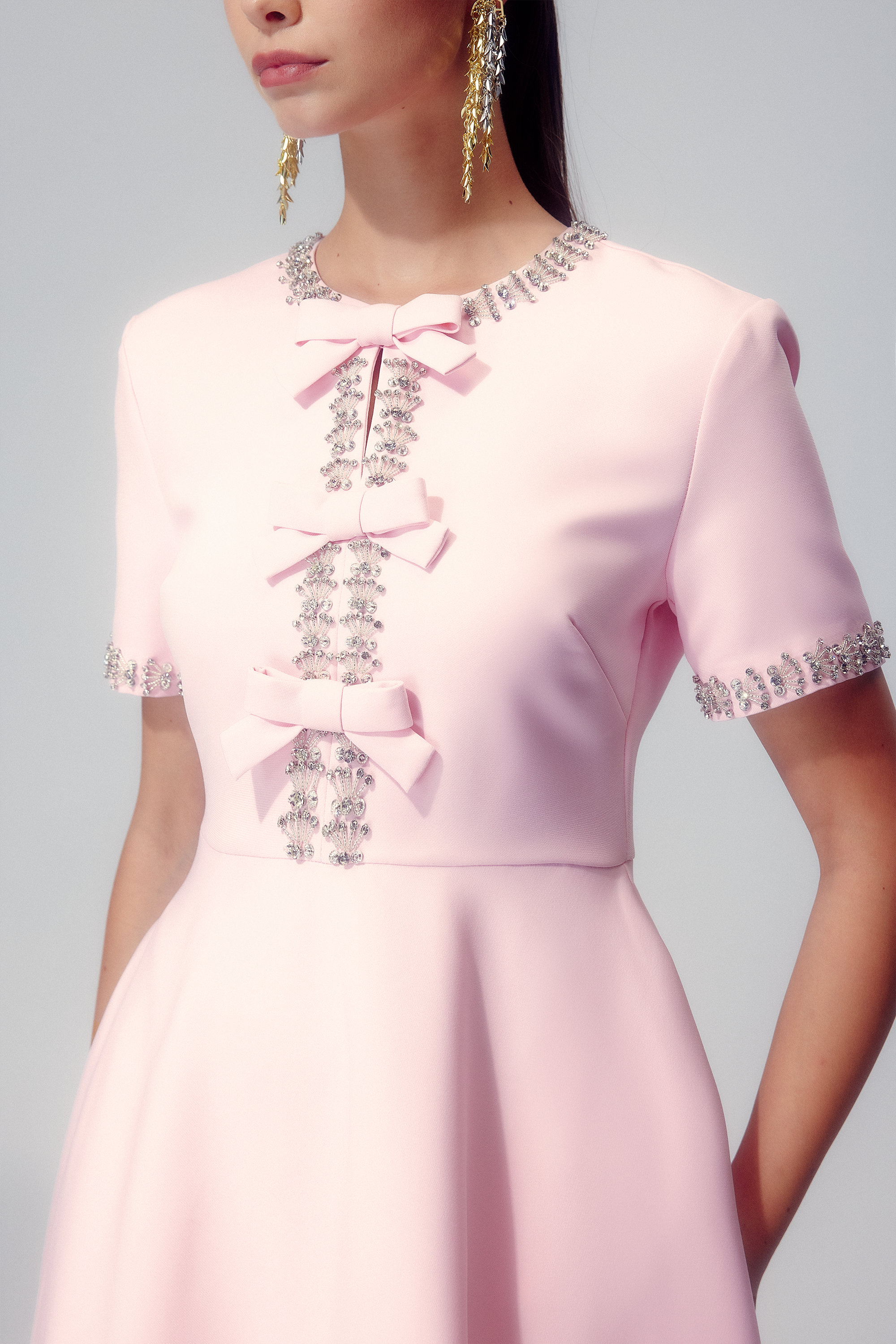 Vestito midi con fiocco Zoe e sterilgraniglie di cristallo