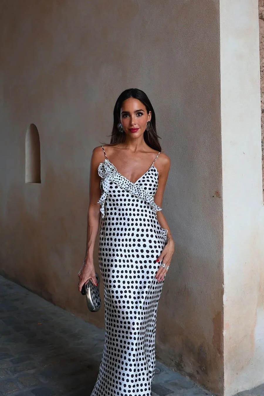 Vestito Maxi Fantasia a Pois Fantasy con Guipure, Cuciture Volantate e Suspenders
