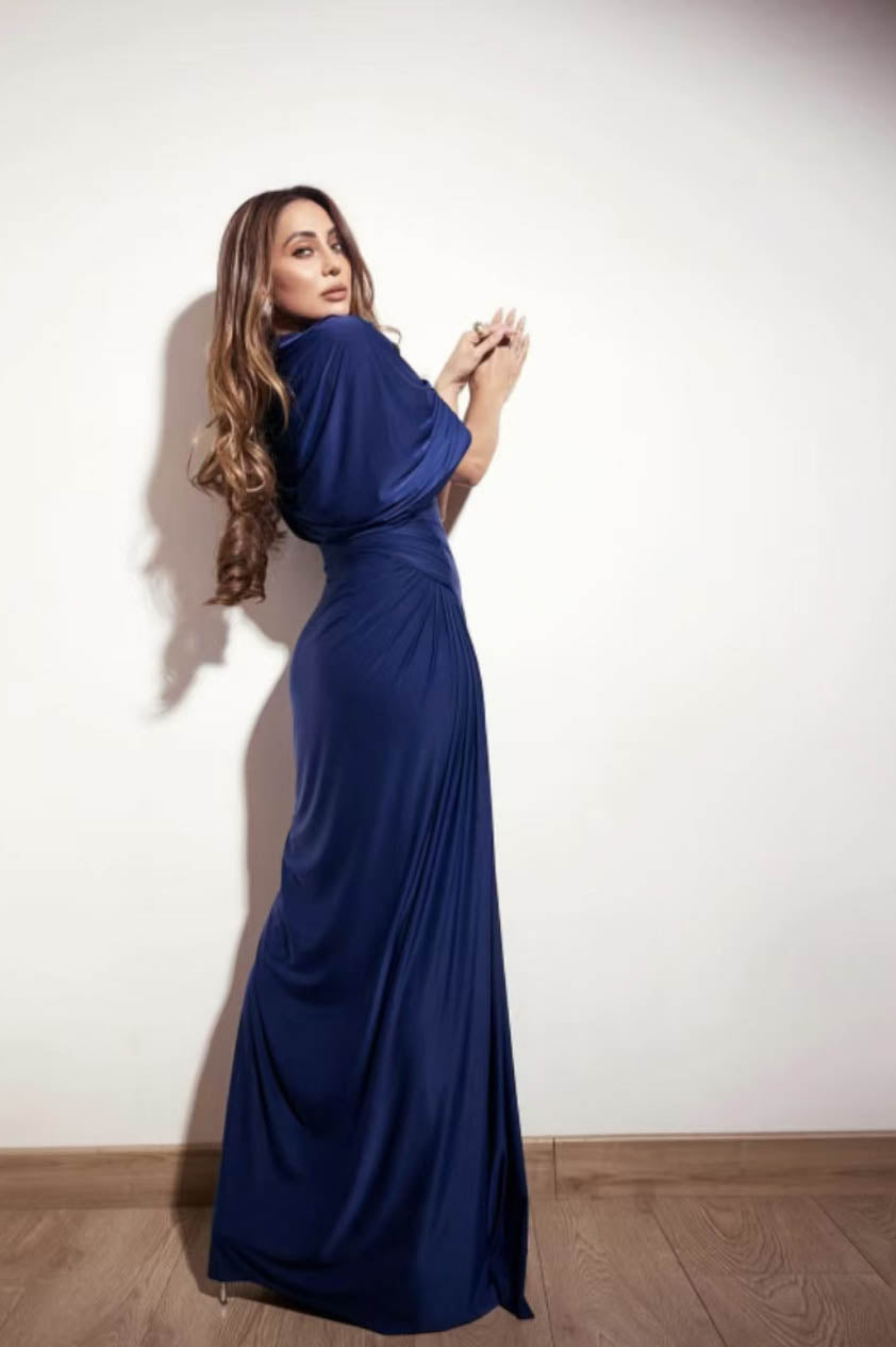Abito lungo maxi increspato con drappeggio e fascia
