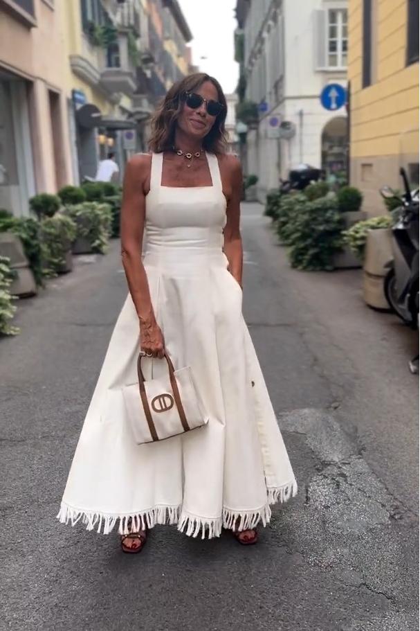 Abito lungo bianco boho con frange e tasche