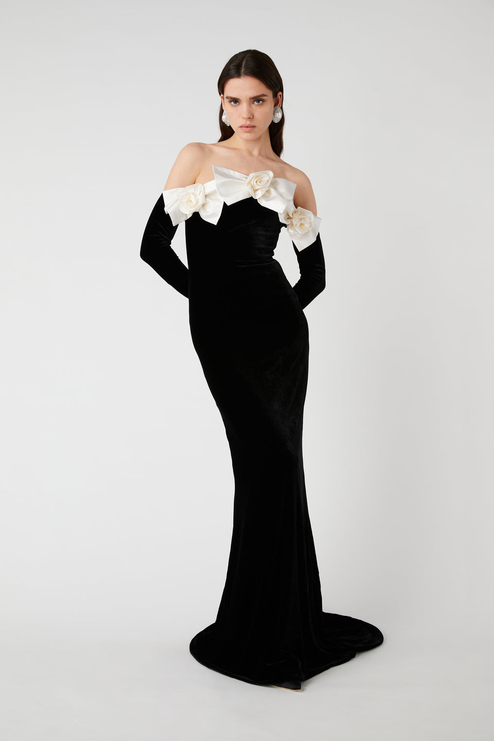 Vestito lungo maxi con fiocco a fiocco stile Lara in velluto senza spalline