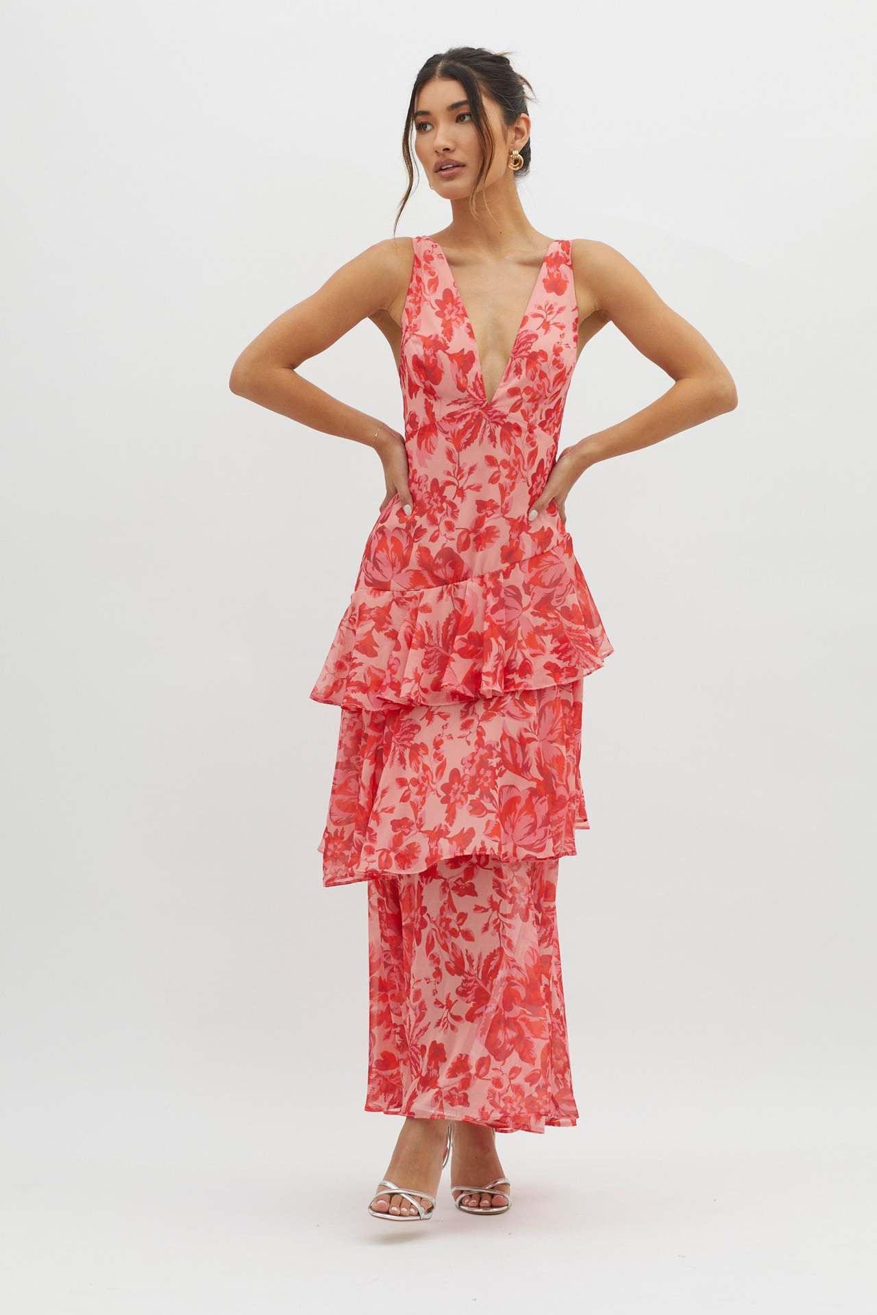Vestito lungo con schiena a spalline e volant