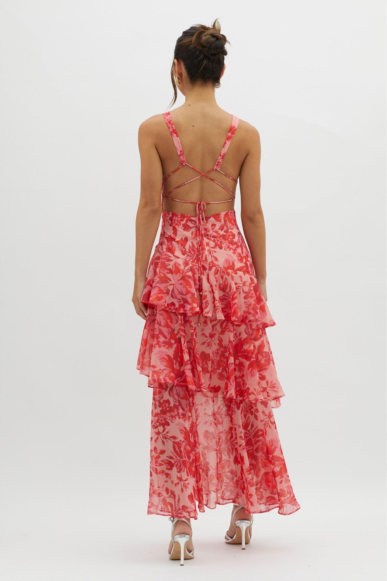 Vestito lungo con schiena a spalline e volant