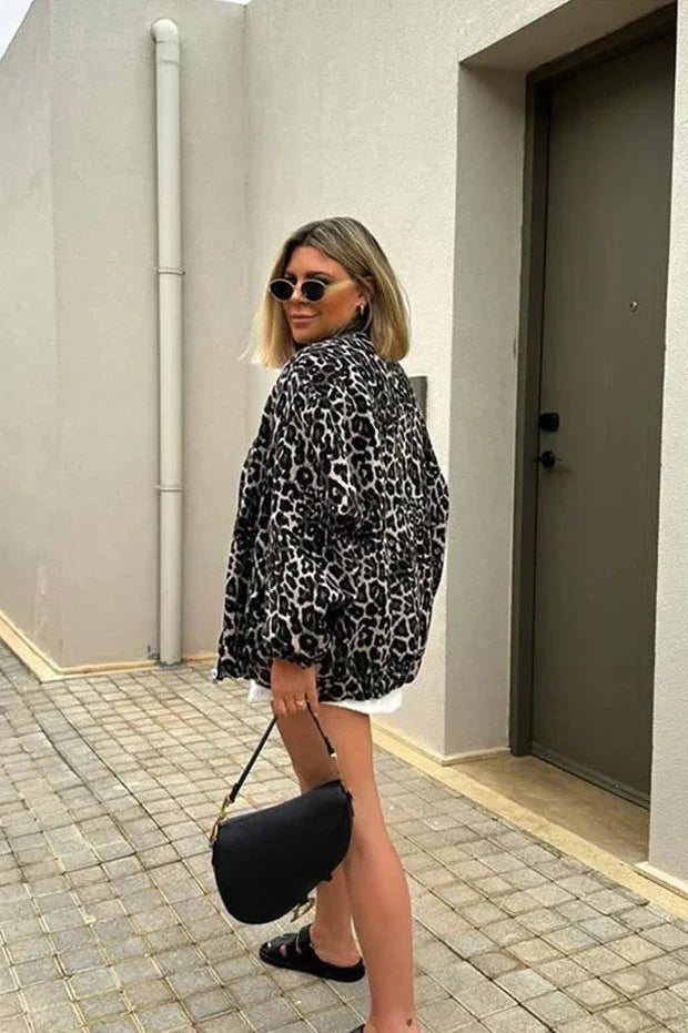Cappotto con stampa leopardata retrò