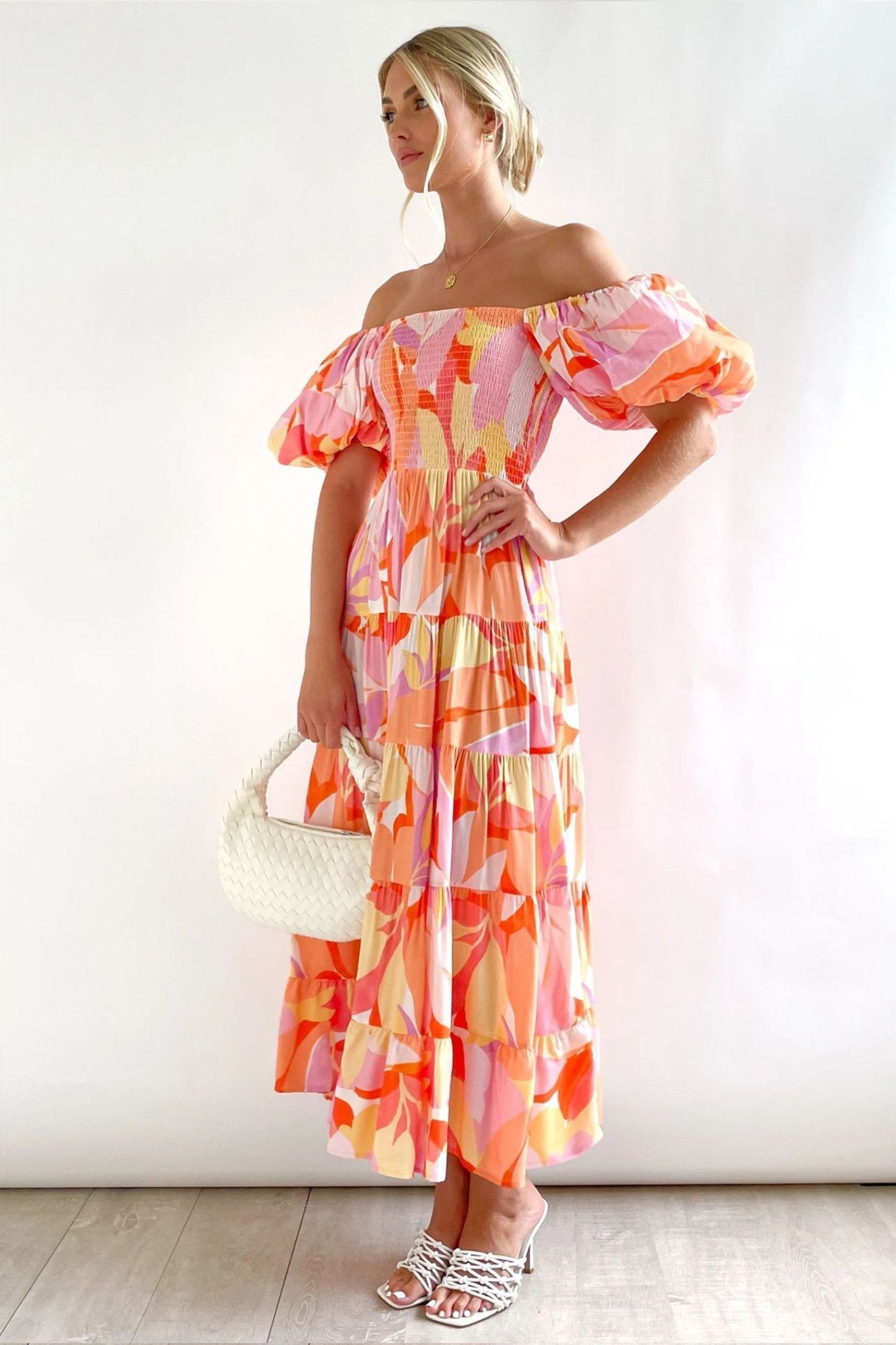 Vestito maxi a tiers con scollo all'americana e maniche a sbuffo stampato Andrea