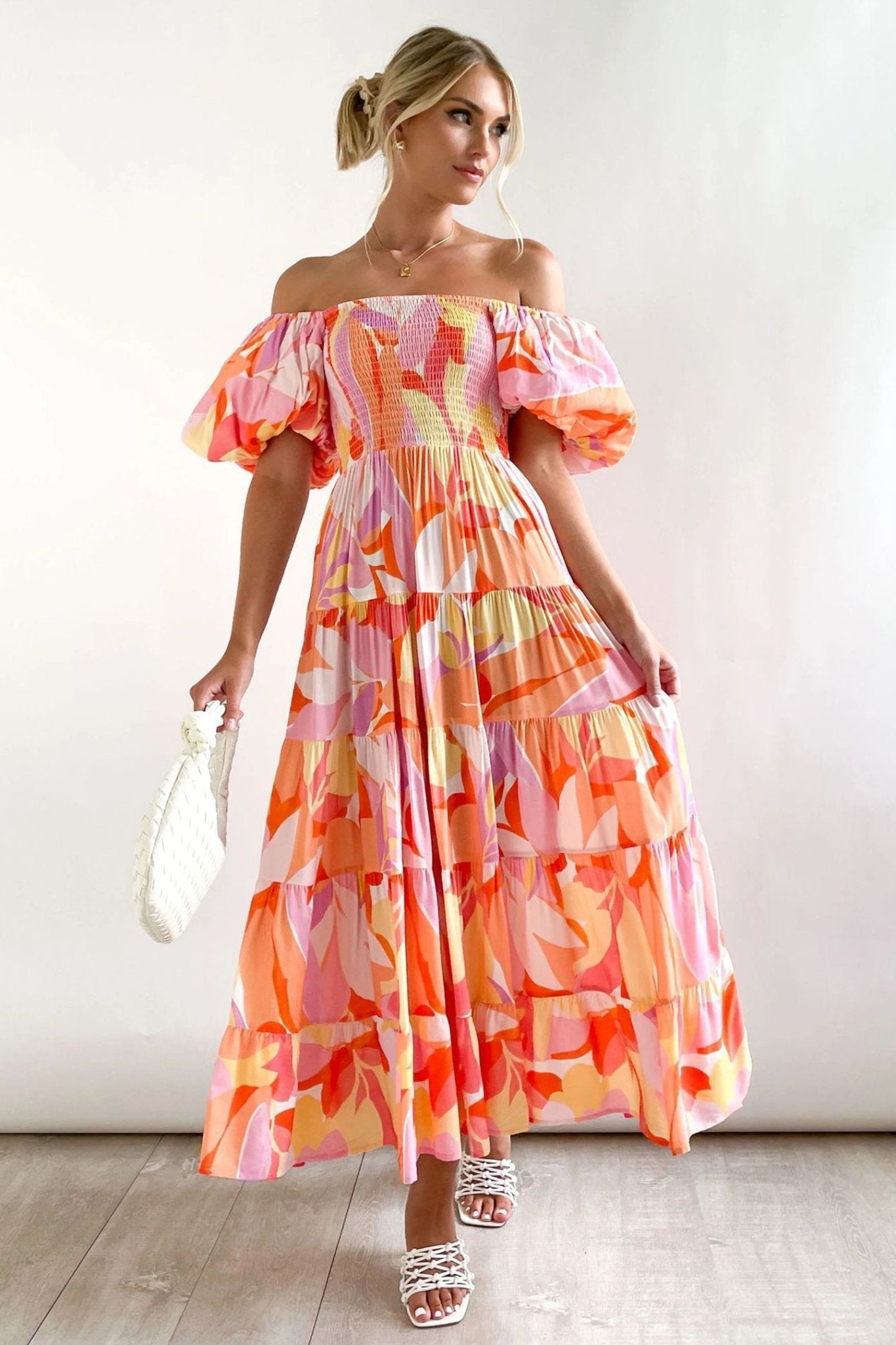 Vestito maxi a tiers con scollo all'americana e maniche a sbuffo stampato Andrea