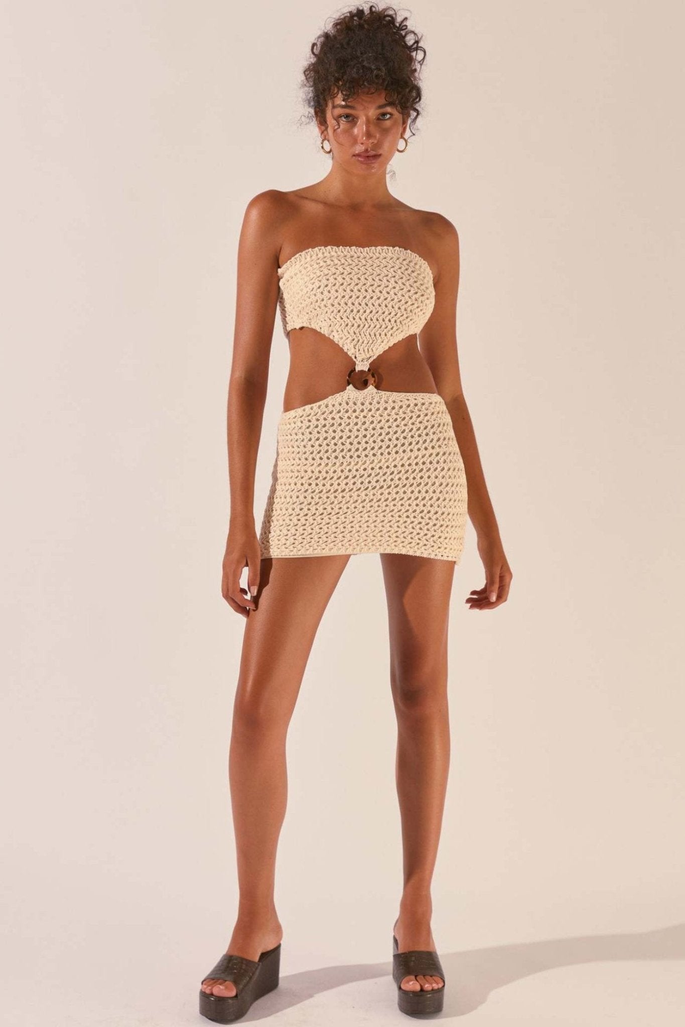 Vestito Mini Corto Senza Spalline con Taglio e Trama in Crochet Edna