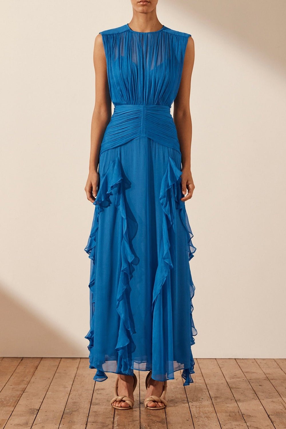 Vestito lungo maxi plissettato con scollo rotondo e volant Eileen