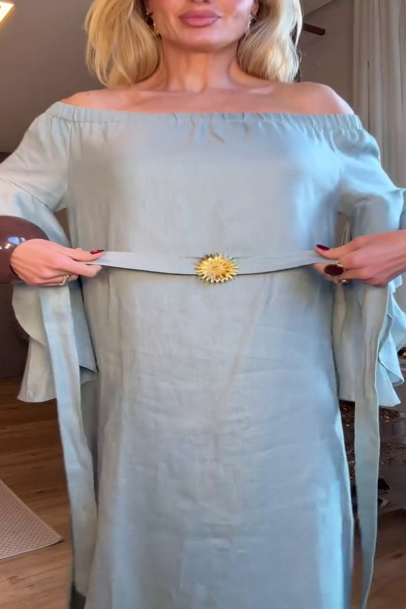 Vestito lungo morbido blu con spalle scoperte e maniche con volant