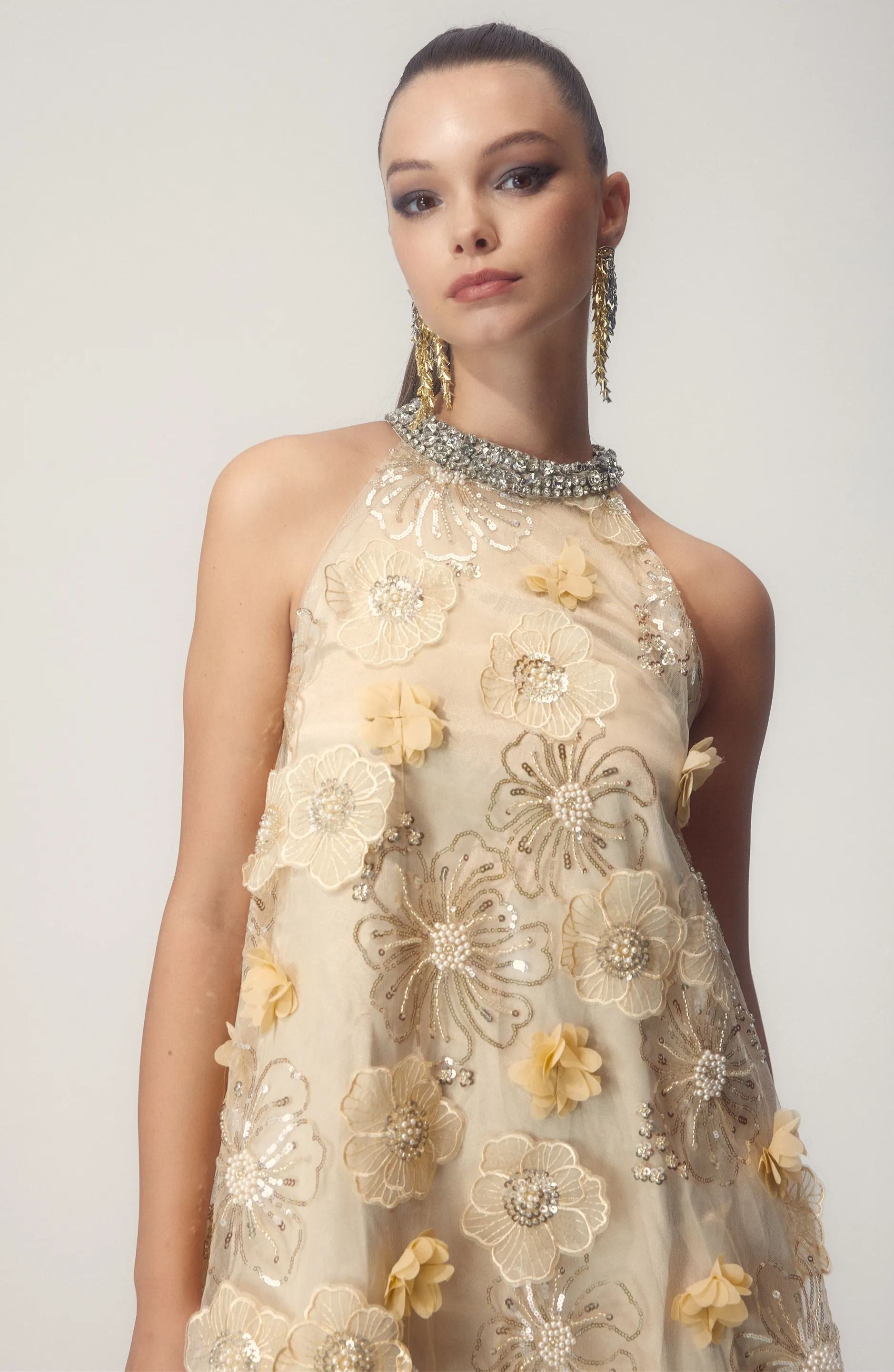 Vestito Mini con Increspature a Fiori e Sequin con Colletto a Base a Ella