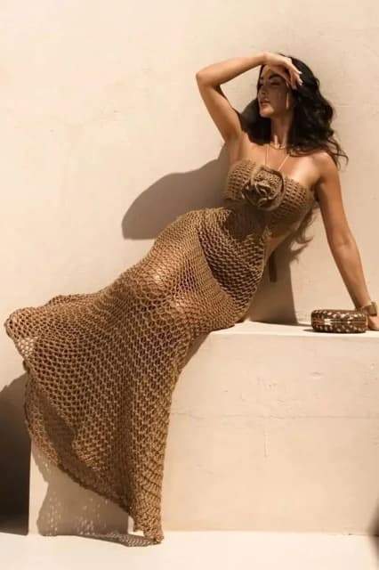 Abito lungo a crochet con scollo all'italiana Yedda